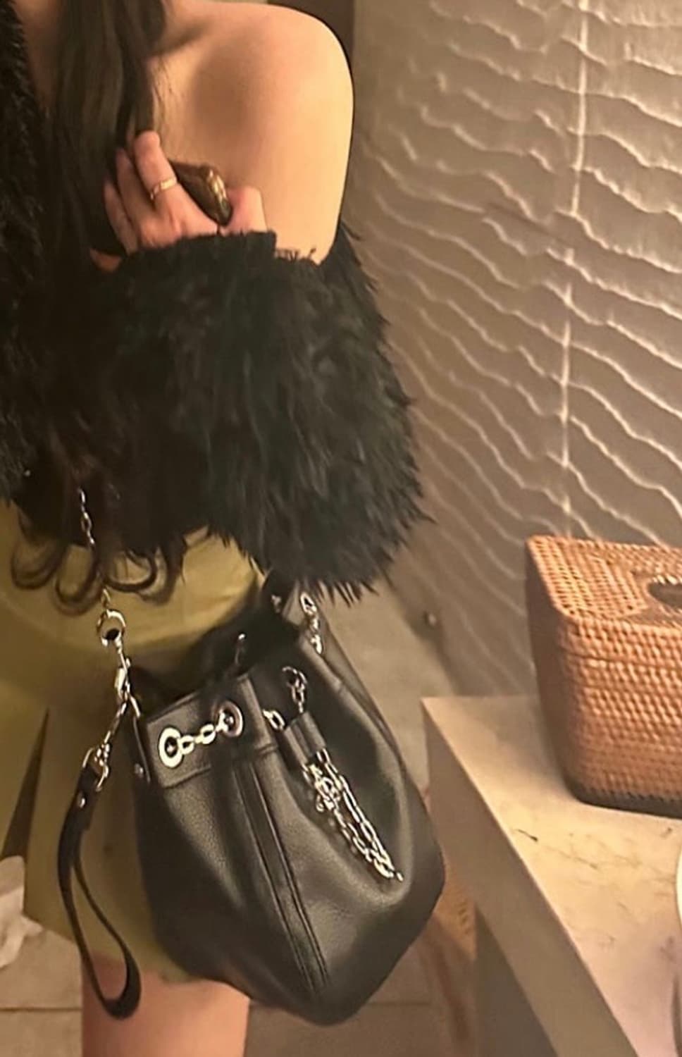 비비안웨스트우드 크리시 버킷백 블랙 상품이미지4