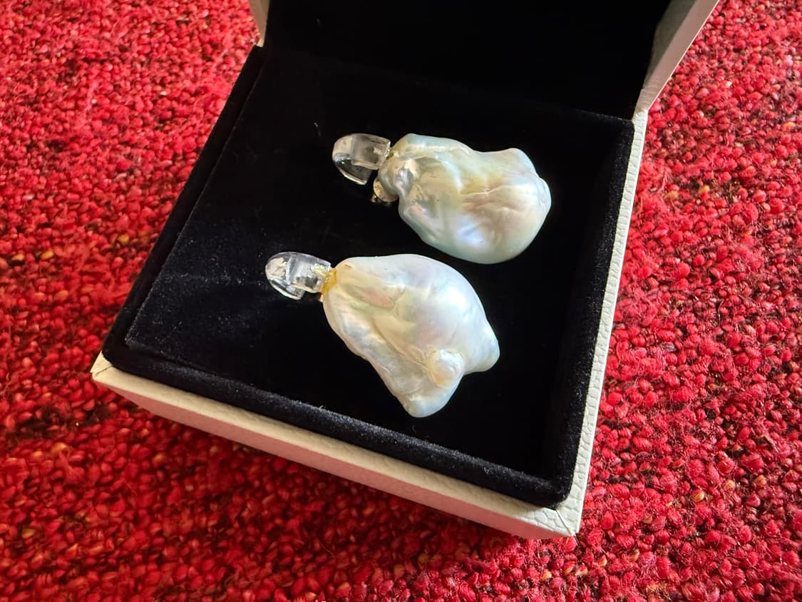 단종된 COLDFRAME 브랜드의 바로크 진주 귀걸이입니다 상품이미지1