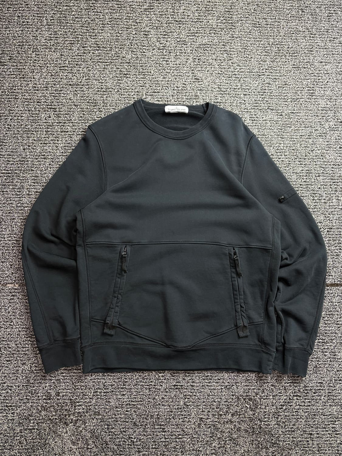 스톤아일랜드 정품 포켓 디테일 블랙 맨투맨 2511 상품이미지2