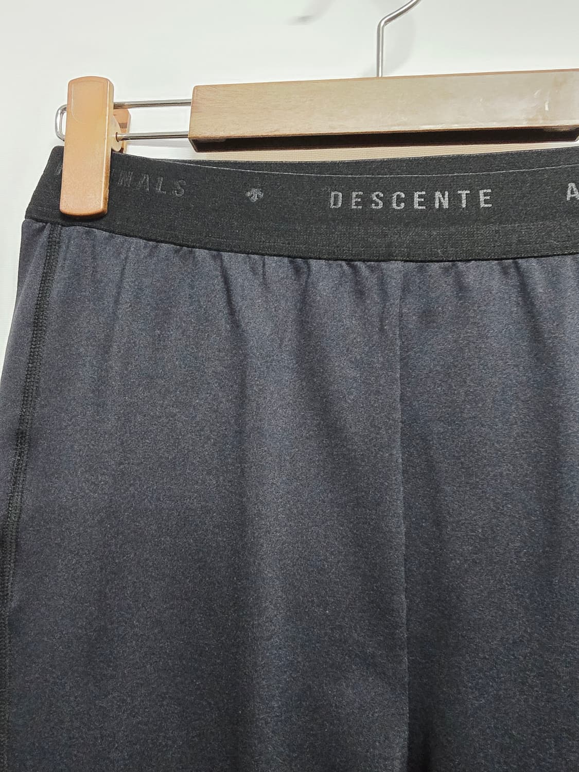 데상트 블랙 스포츠 레깅스 상품이미지2