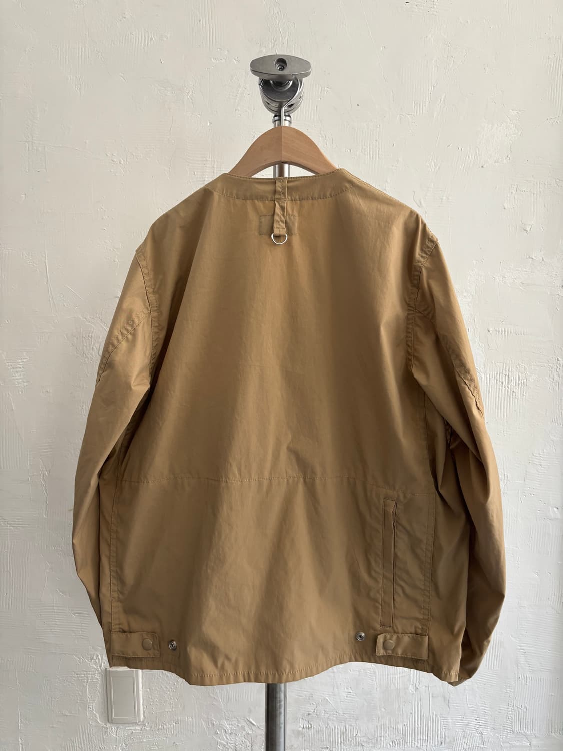 BEAMS+ 빔즈 플러스 베이지 논카라 피싱 자켓 상품이미지5