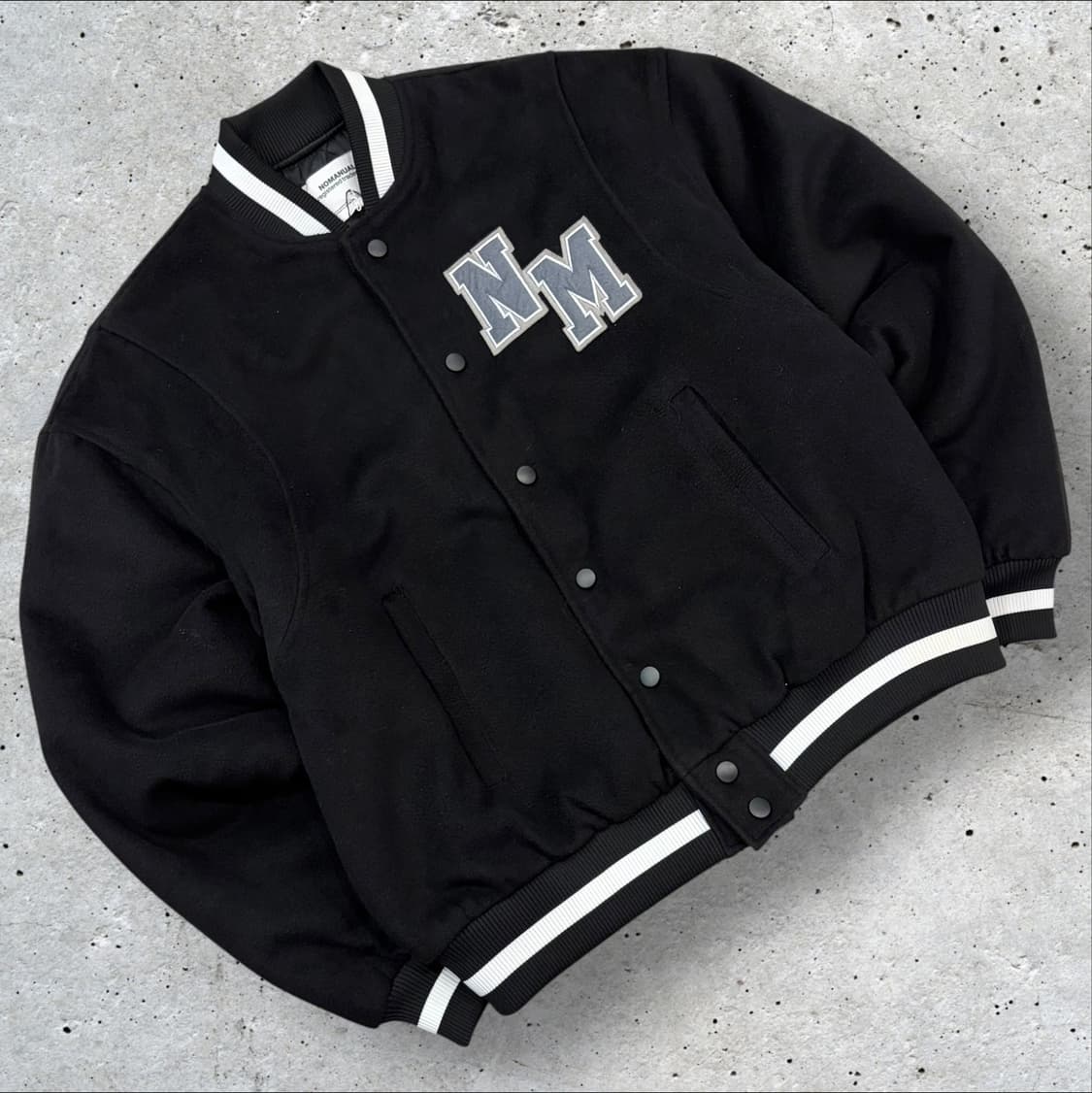 [L] 노매뉴얼 블랙 바시티 자켓 NM 로고 B388 상품이미지2