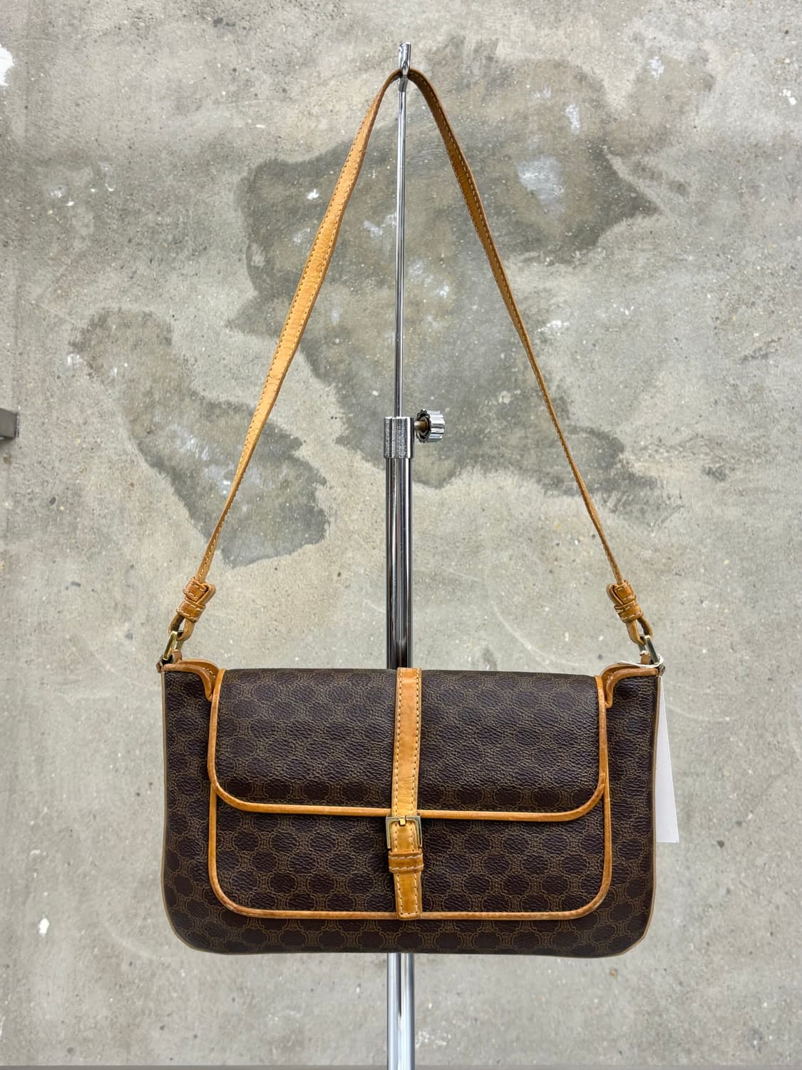 Celine 셀린느 마카담 가죽 버클 숄더백 상품이미지1