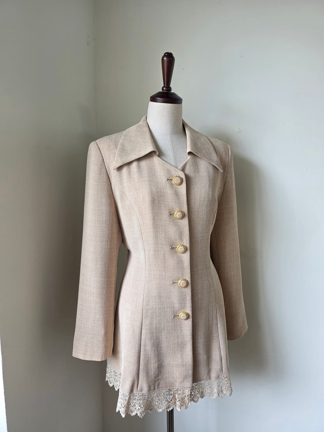 베이지 레이스 장식 롱 자켓 상품이미지1