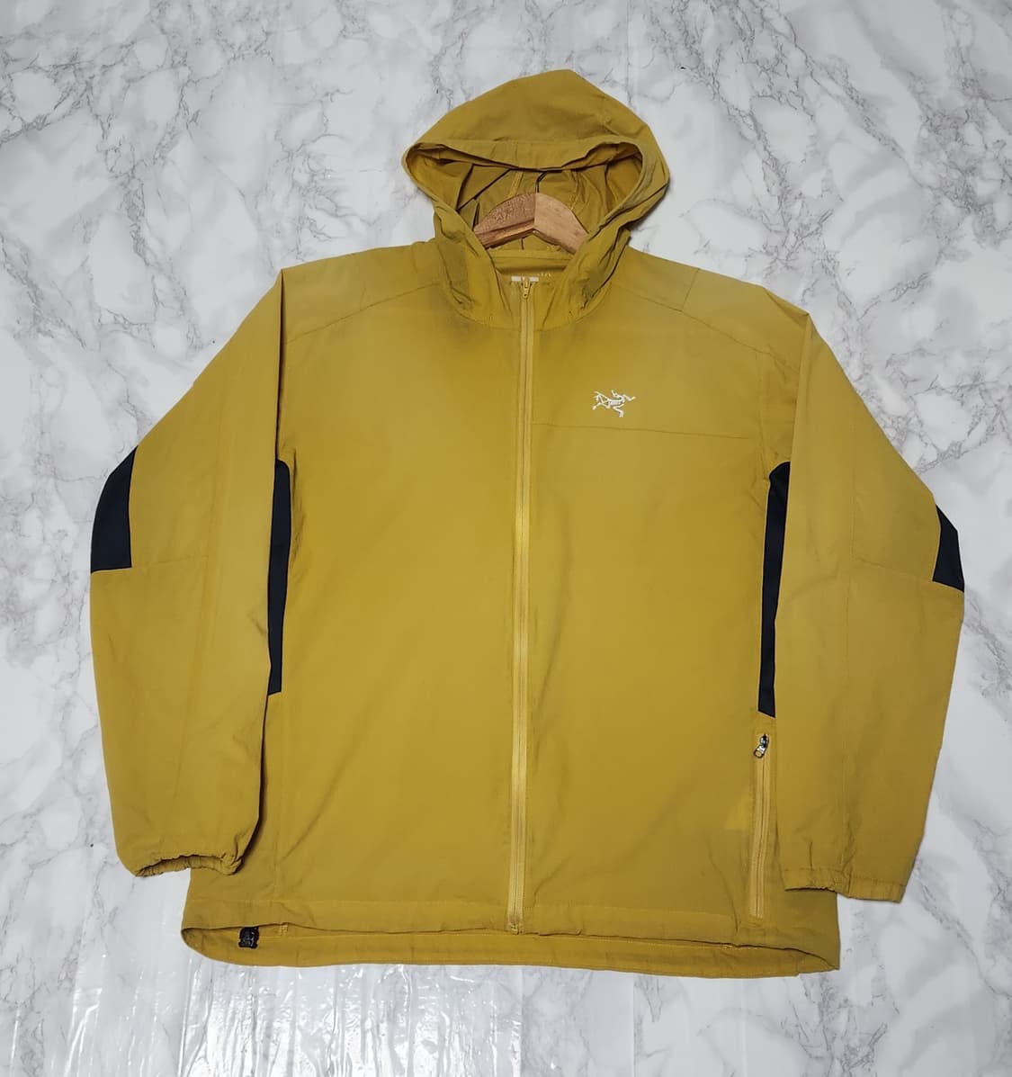 아크테릭스 머스타드 바람막이 자켓 상품이미지1