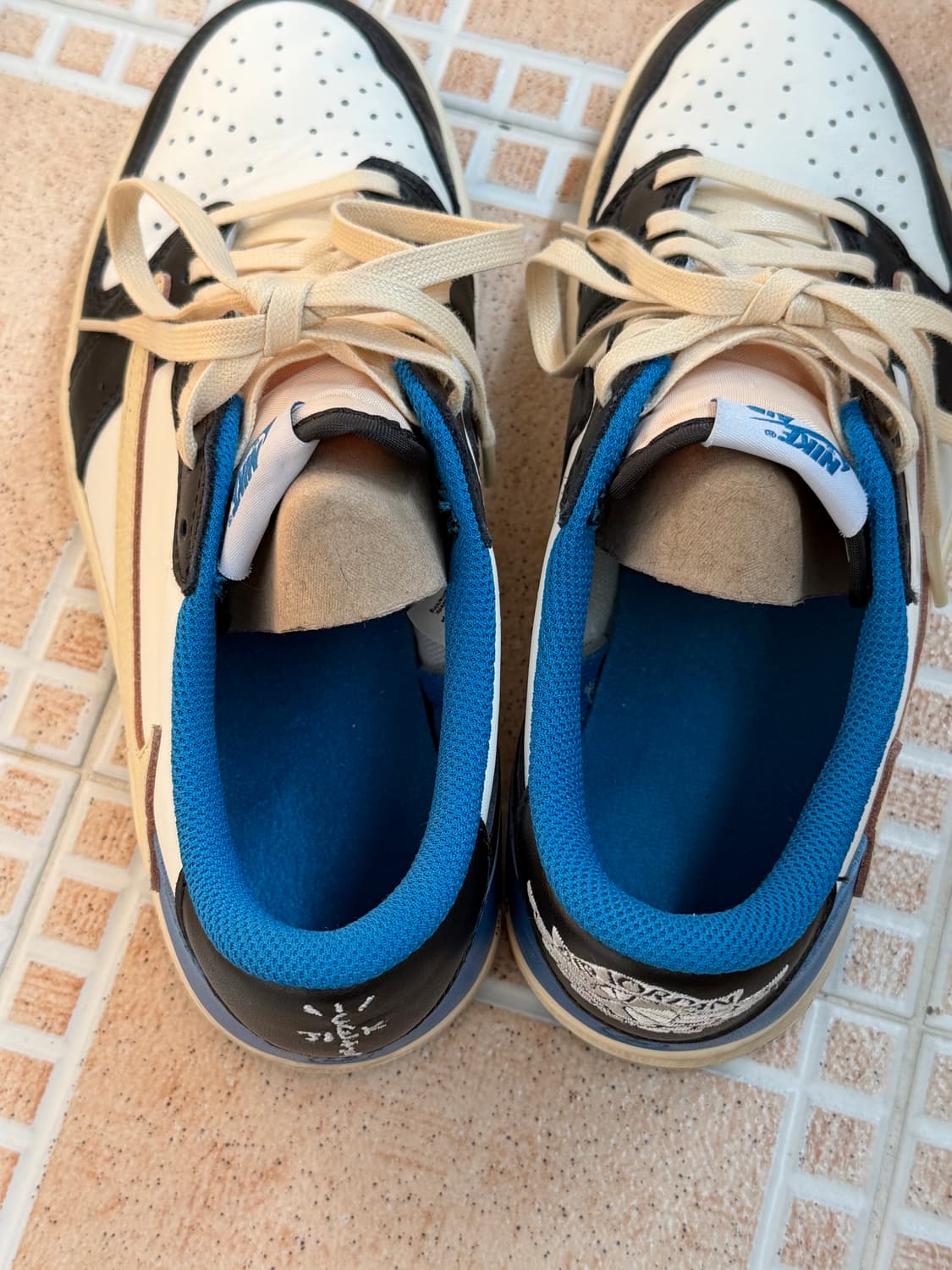 조던1 트래비스 스캇 프라그먼트 245 상품이미지6