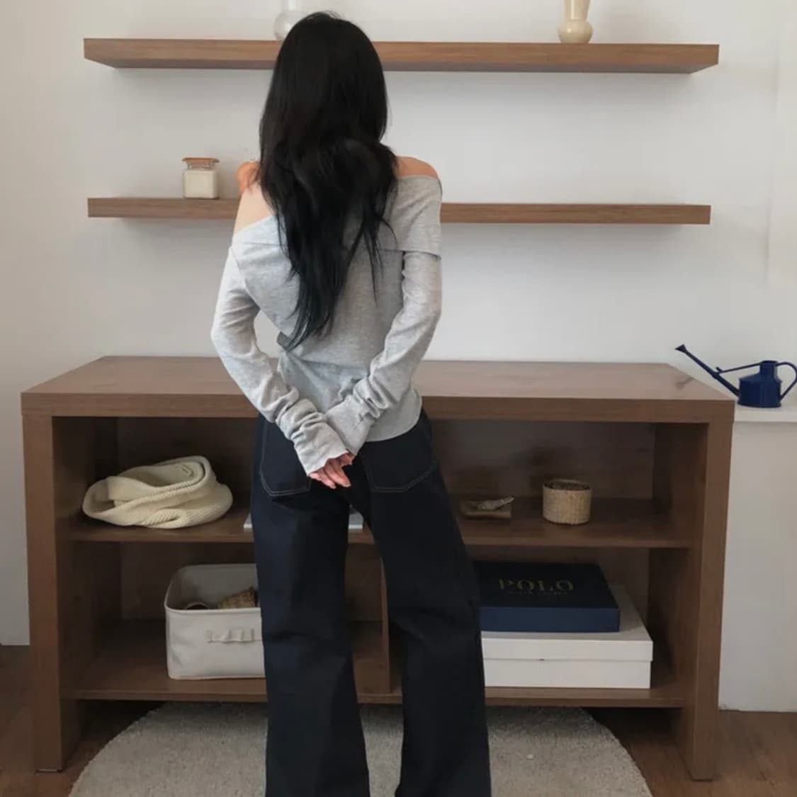 투웨이 오프숄더 언발 단추 티셔츠 상품이미지4