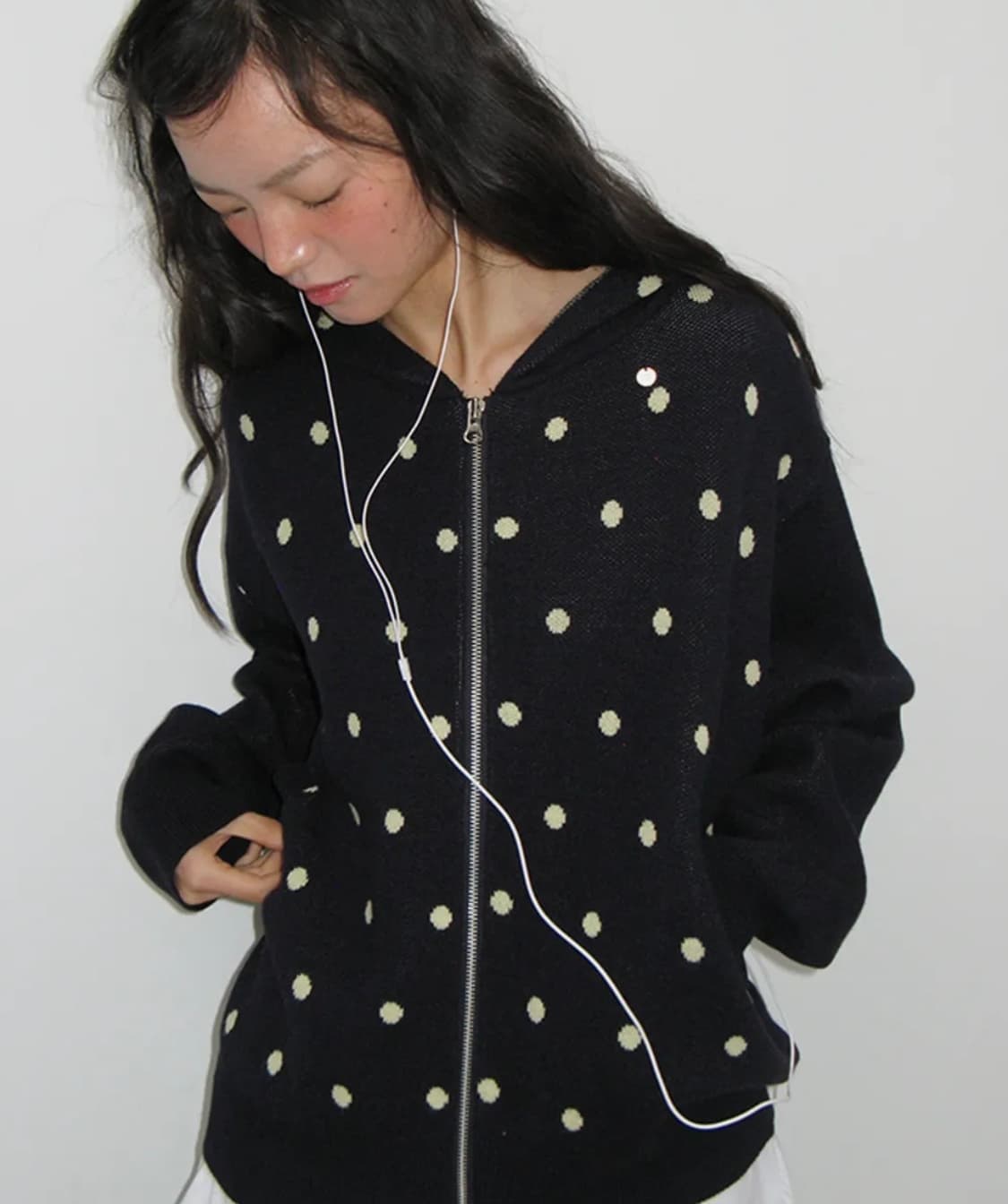 론론 홍영기 도트 후드 니트 집업 상품이미지1