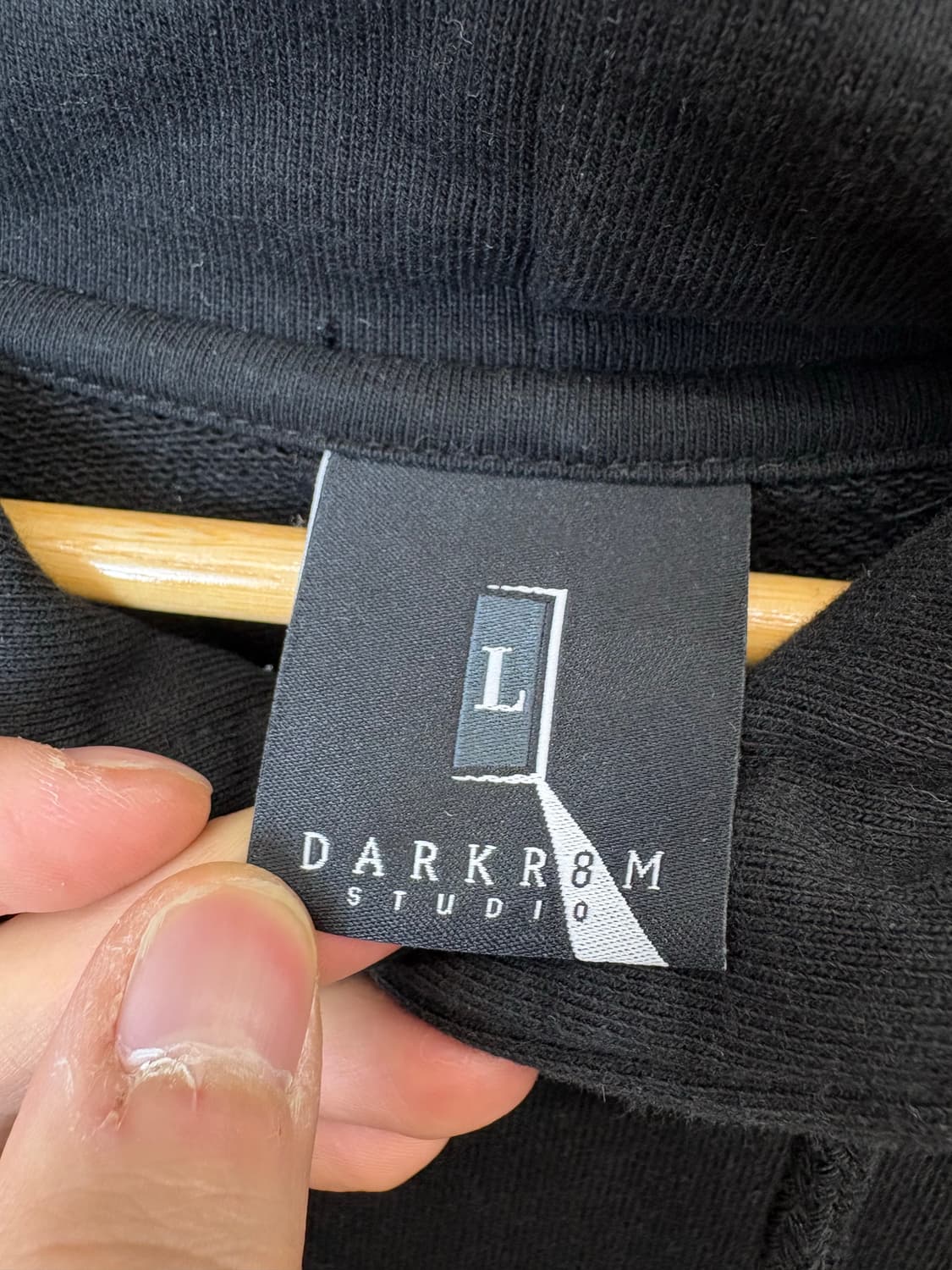 다크룸 서울 블랙 후드티 상품이미지8