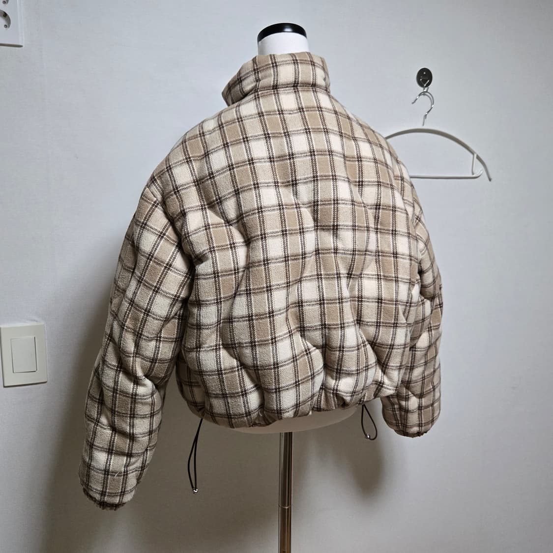 기준 2022 플로우 체크 덕다운 패딩 (에스파 윈터 착용) 상품이미지10