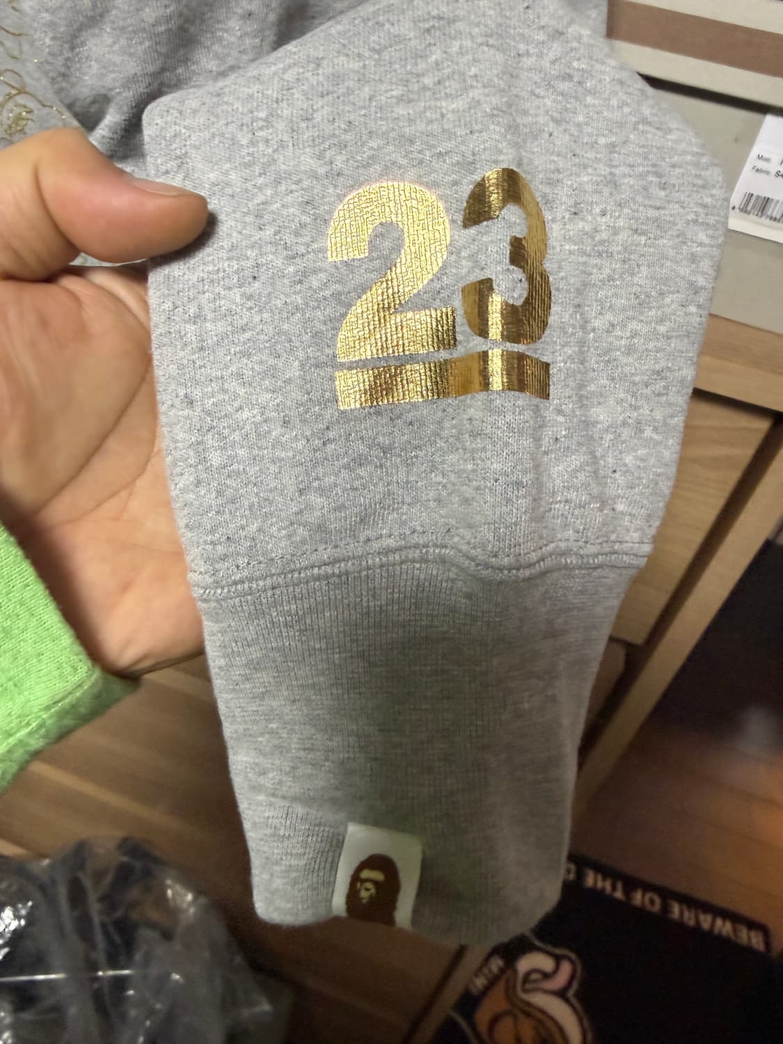 베이프 23주년 기념 골드 샤크 풀집 후드 상품이미지4