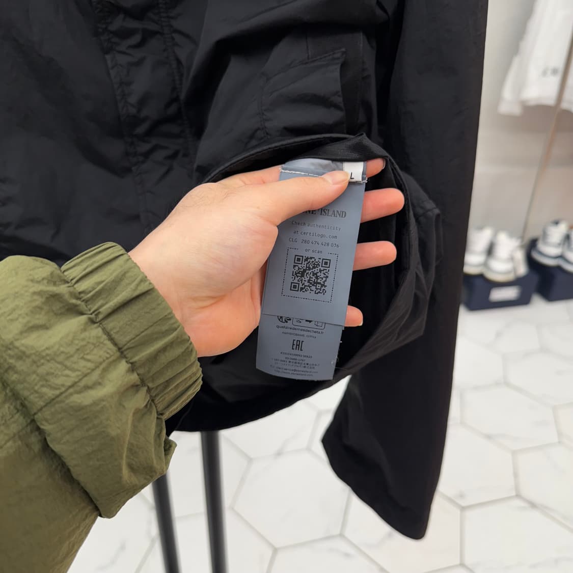 [25년] 스톤아일랜드 크링클랩스 바람막이 L 블랙  상품이미지4