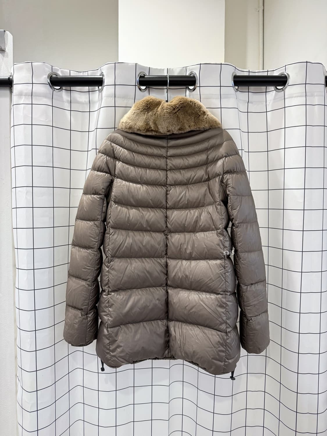 듀베티카 구스 패딩 래빗카라 40사이즈 상품이미지2