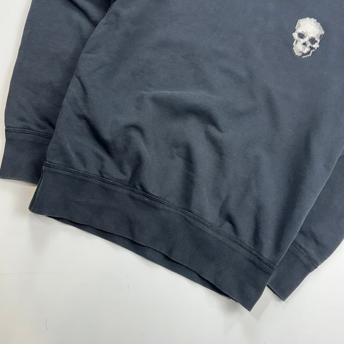 알렉산더 맥퀸 스컬자수로고 맨투맨 상품이미지10