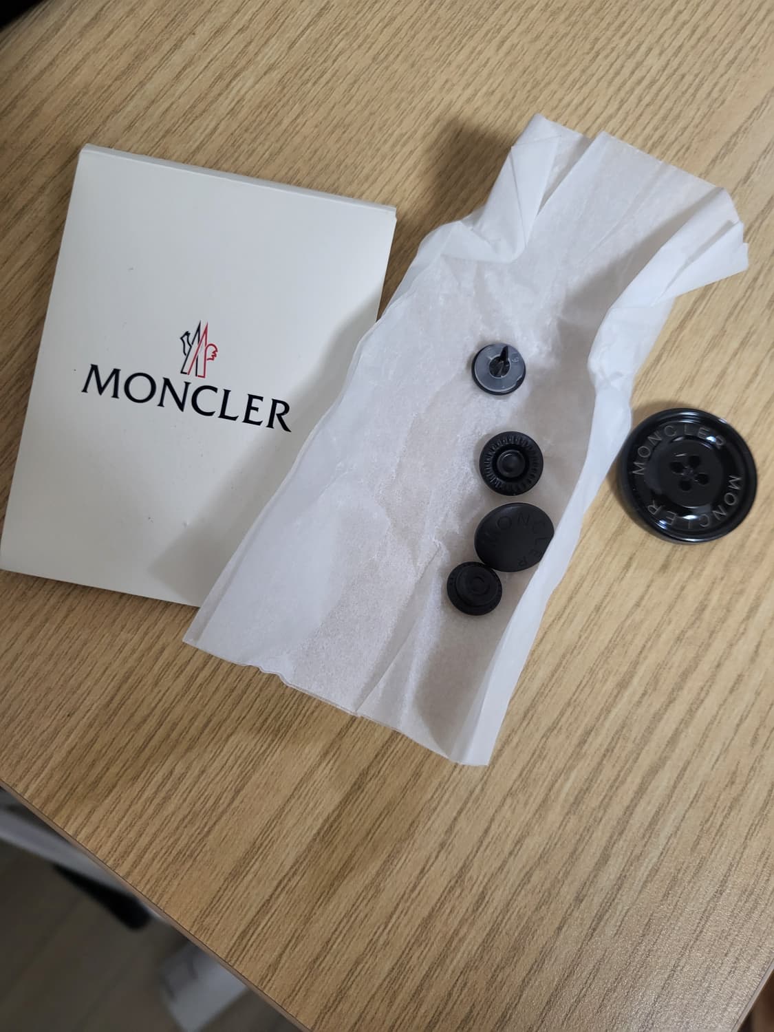 몽클레어 클루니 블랙 여분단추 상품이미지1