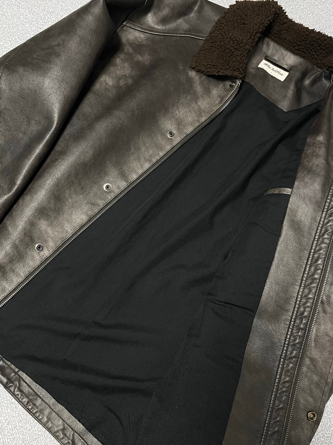 밀로 아카이브 레더 상품이미지2