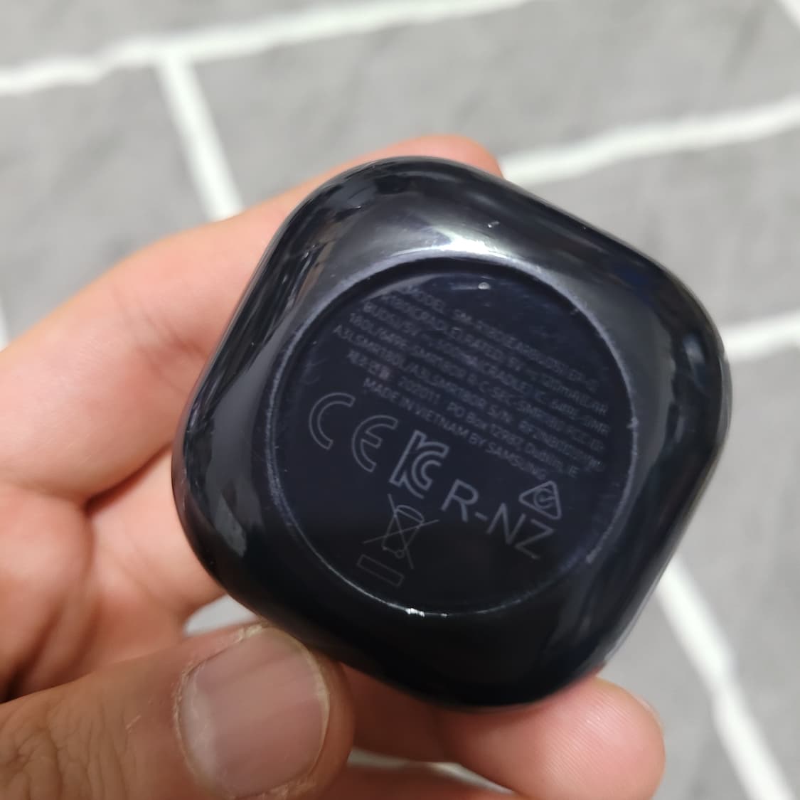 정품 삼성 갤럭시 버즈 라이브 블랙 SM-R180 상품이미지3