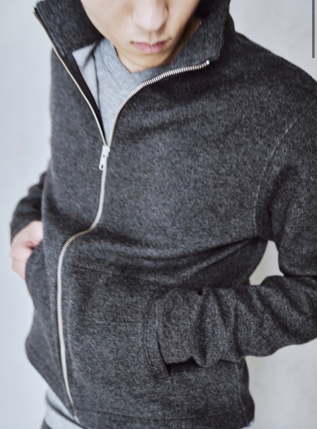 모노프리베 Textuerd High Neck Zip 챠콜 1사이즈 상품이미지2