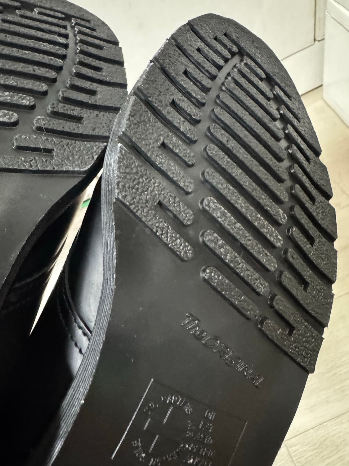 닥터마틴 1461 모노 UK9 280 상품이미지8