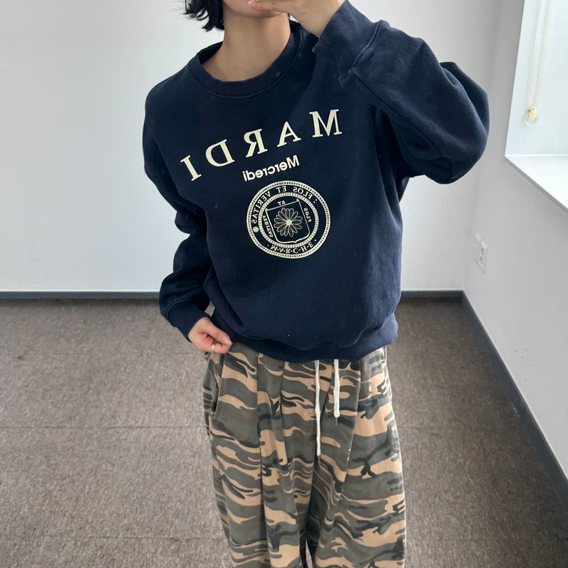 Mardi Mercredi 마르디메크르디 네이비 맨투맨 상품이미지2