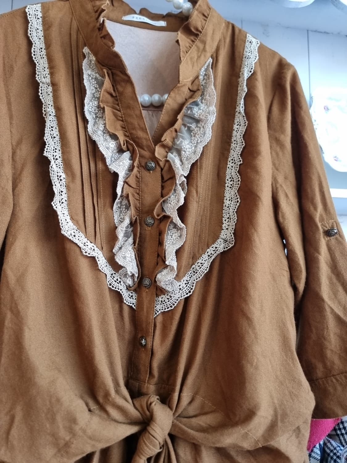 axes femme(악시즈팜므) 카라멜 브라운 레이스 프릴 셔츠 원피스 상품이미지2