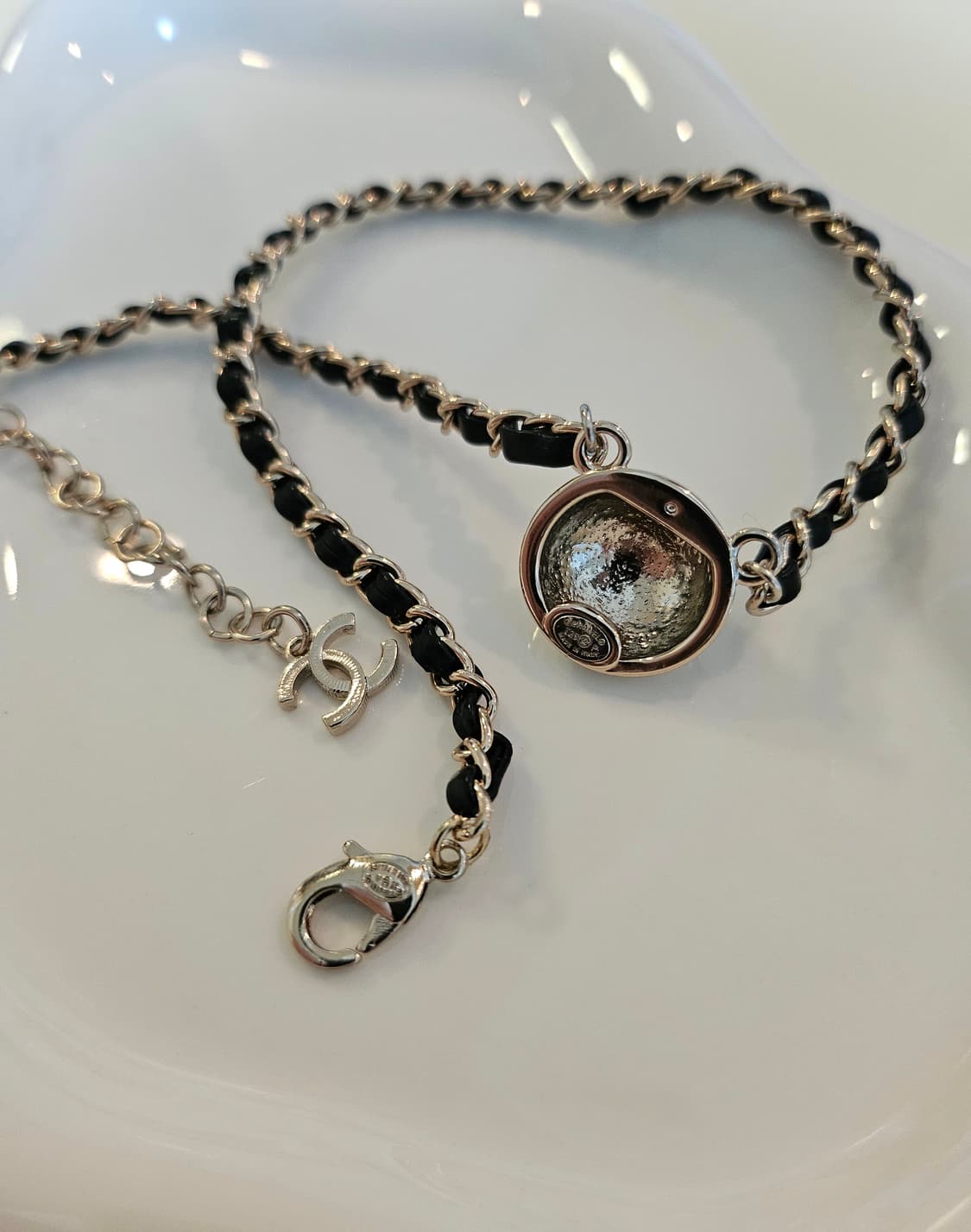 샤넬 블랙 투톤 까멜리아 턴락 가죽체인 목걸이 업사이클링  상품이미지5