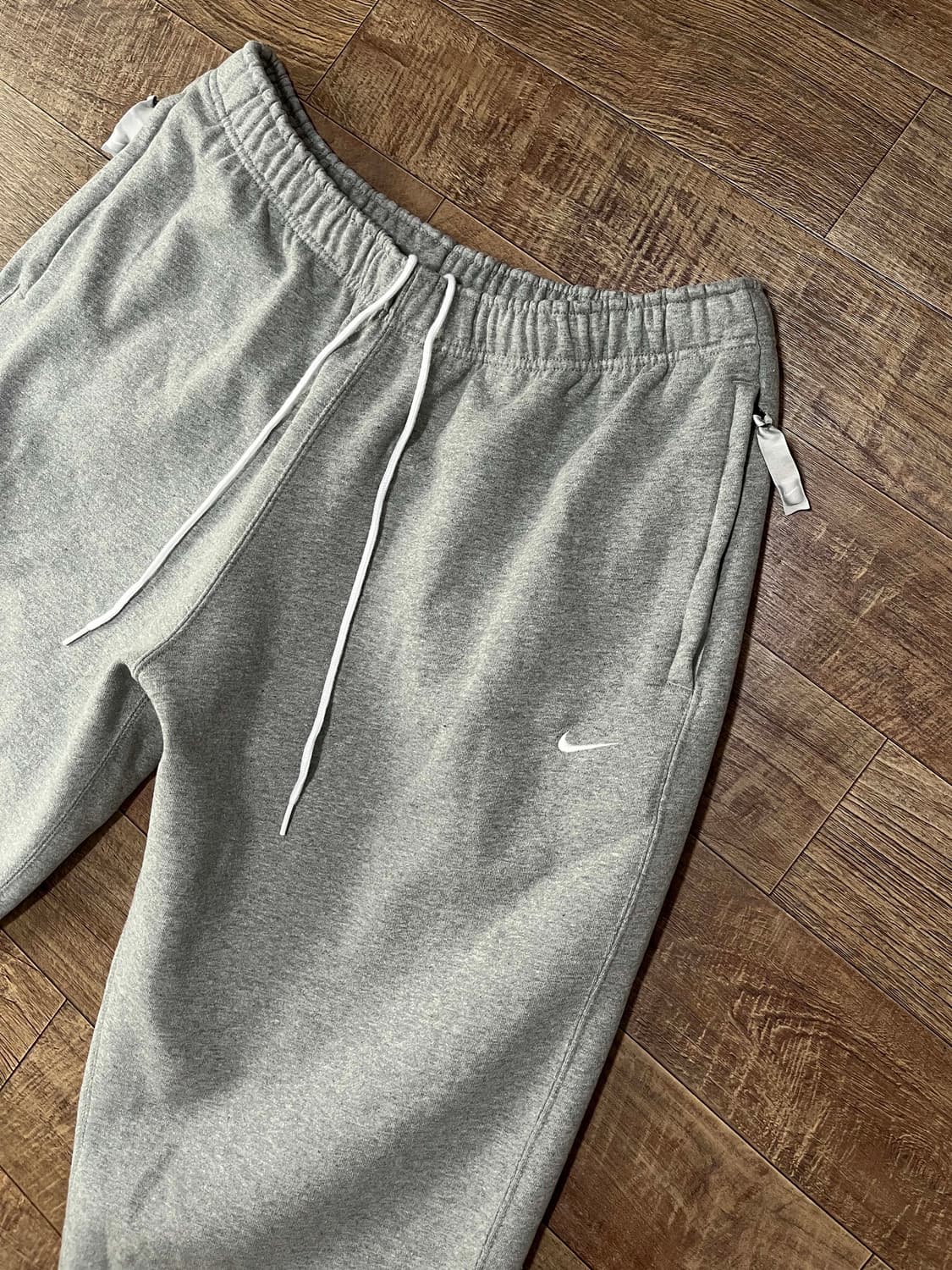 나이키 남성용 SOLO SWOOSH FLEECE 조거 팬츠 상품이미지4