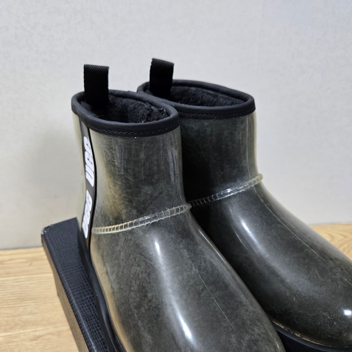 260 UGG 미국어그 클리어 미니 블랙 방수어그 상품이미지6