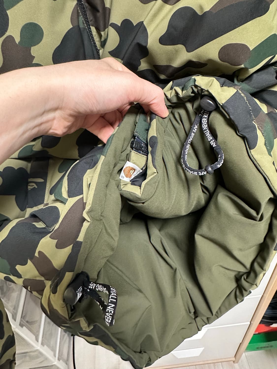 베이프 카모 리버시블 다운패딩 L사이즈 1회착  상품이미지4