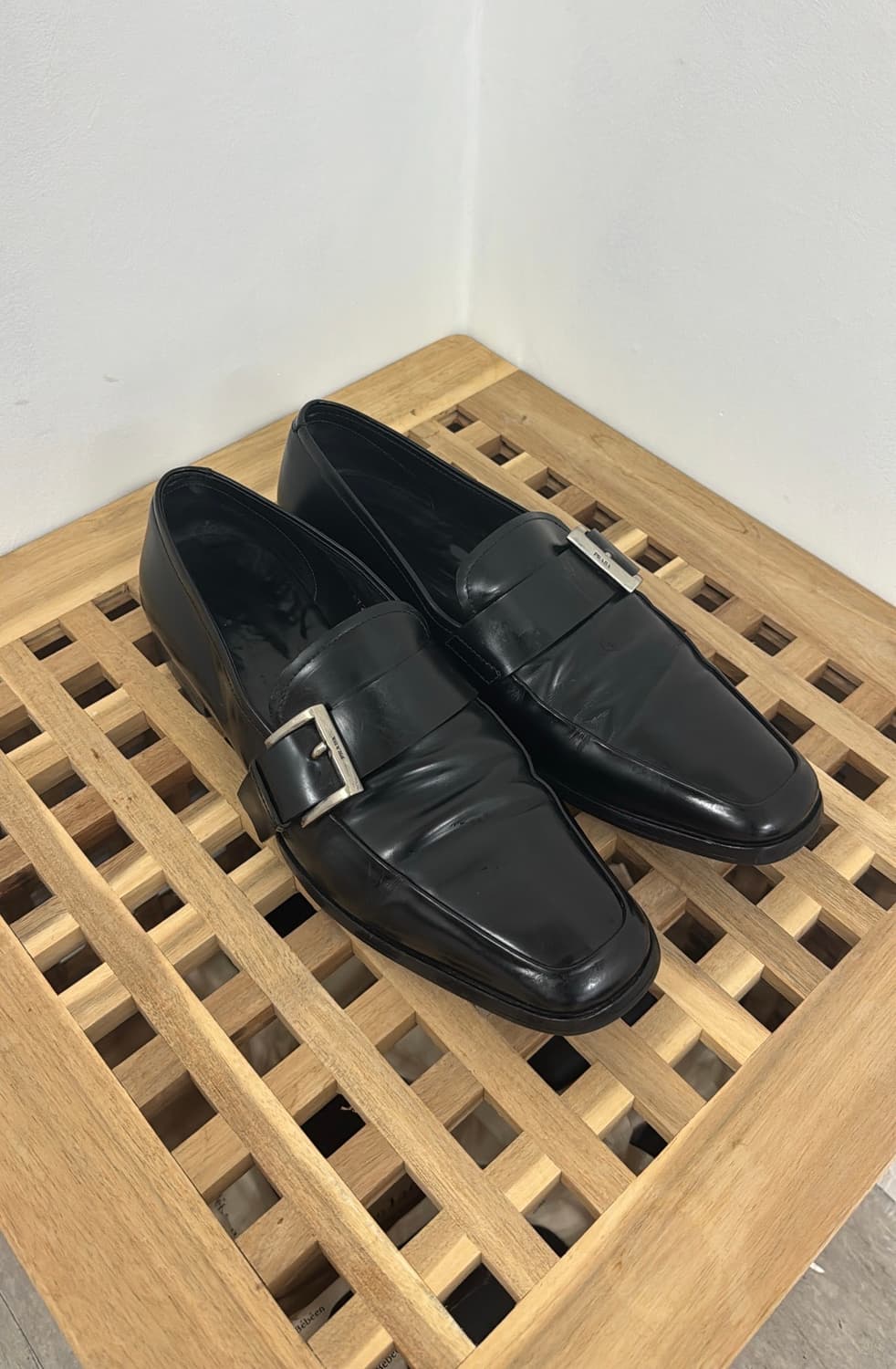 프라다 아카이브 버클 로퍼 상품이미지3