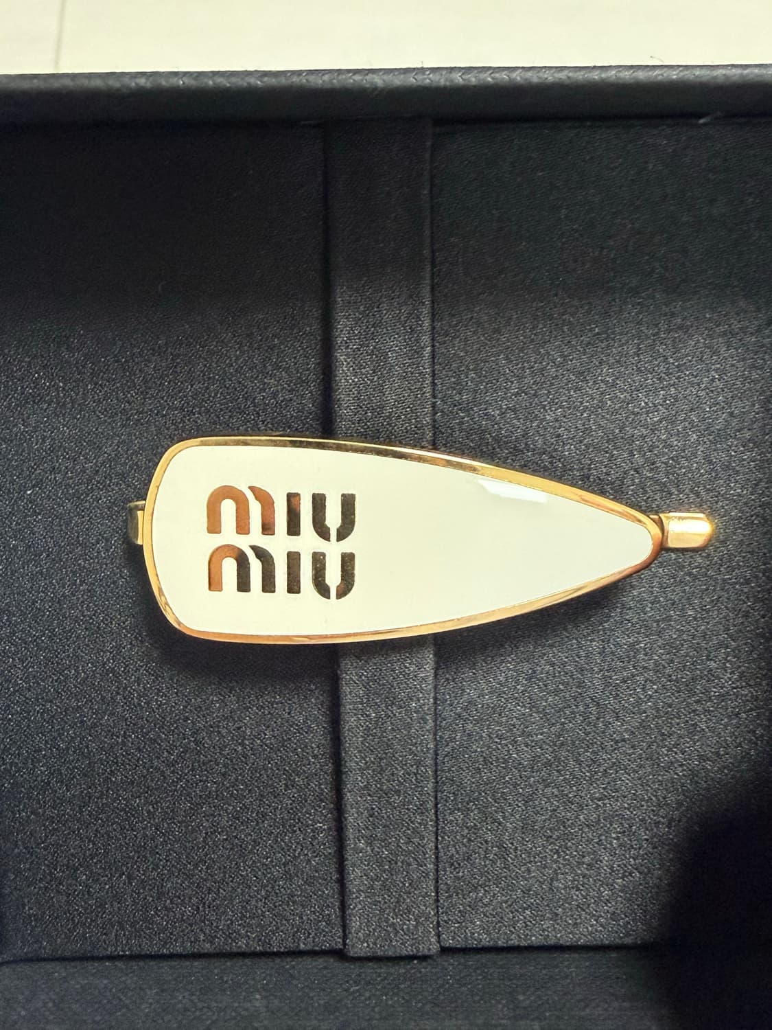 미우미우 메탈 헤어핀 상품이미지2