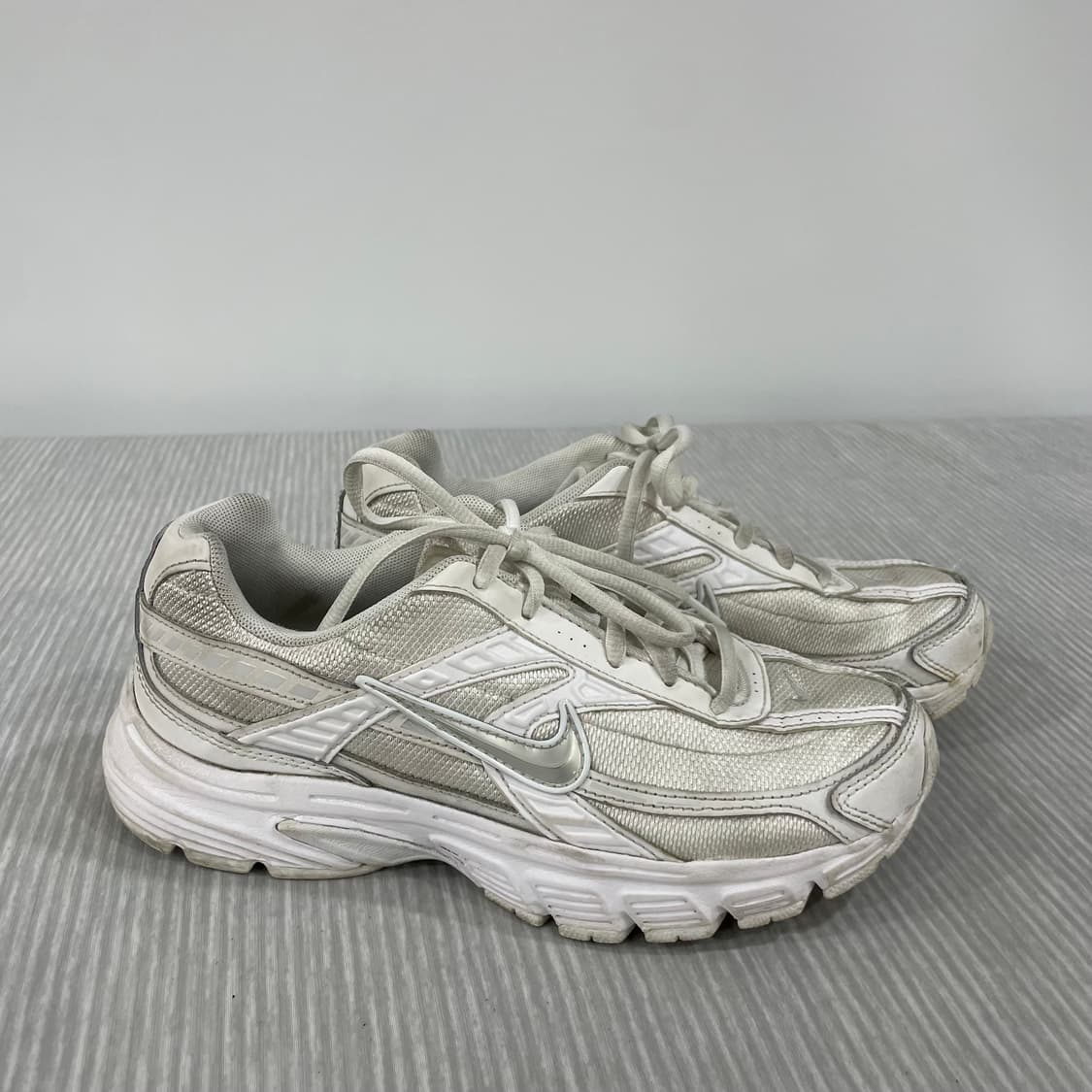 587) 나이키 이니시에이터 운동화 240mm 상품이미지1