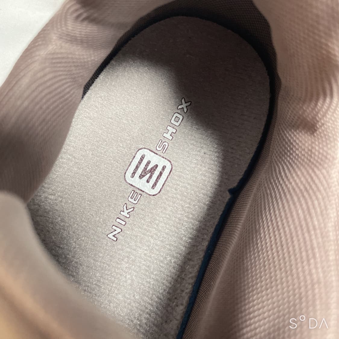 나이키 우먼스 샥스 TL 바로크 브라운 메탈릭 실버 IB7699-200 상품이미지6