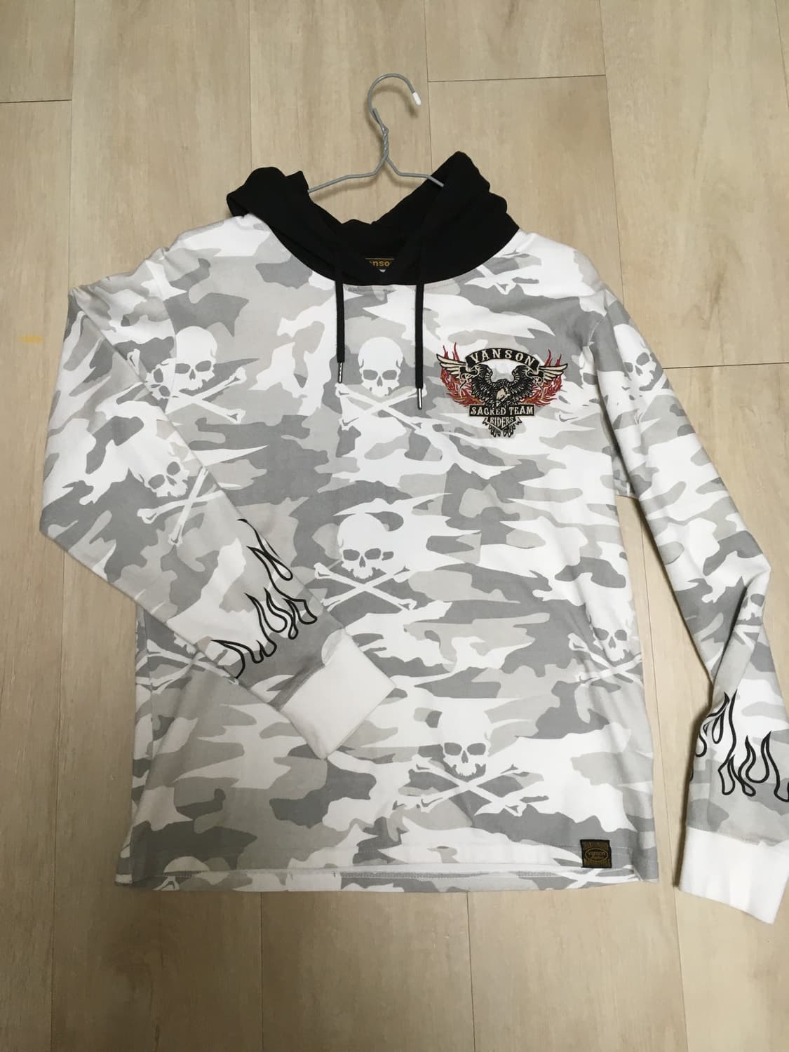 밴슨 스컬카모 자수 후드 롱슬리브 상품이미지2