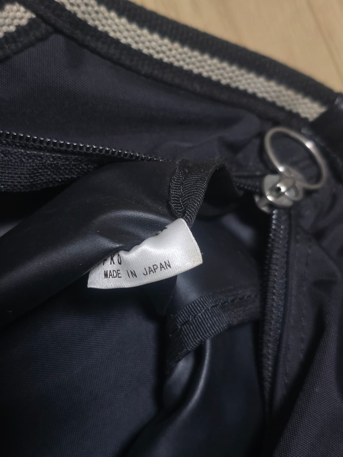 Agnes B 아네스베 블랙 나일론 토트백 상품이미지8