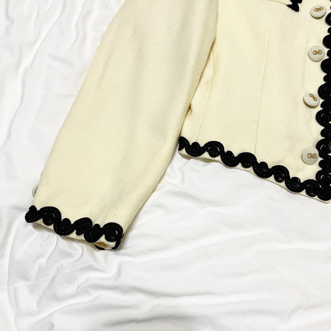 빈티지 ) 블랙물결트리밍 아이보리자켓 상품이미지4