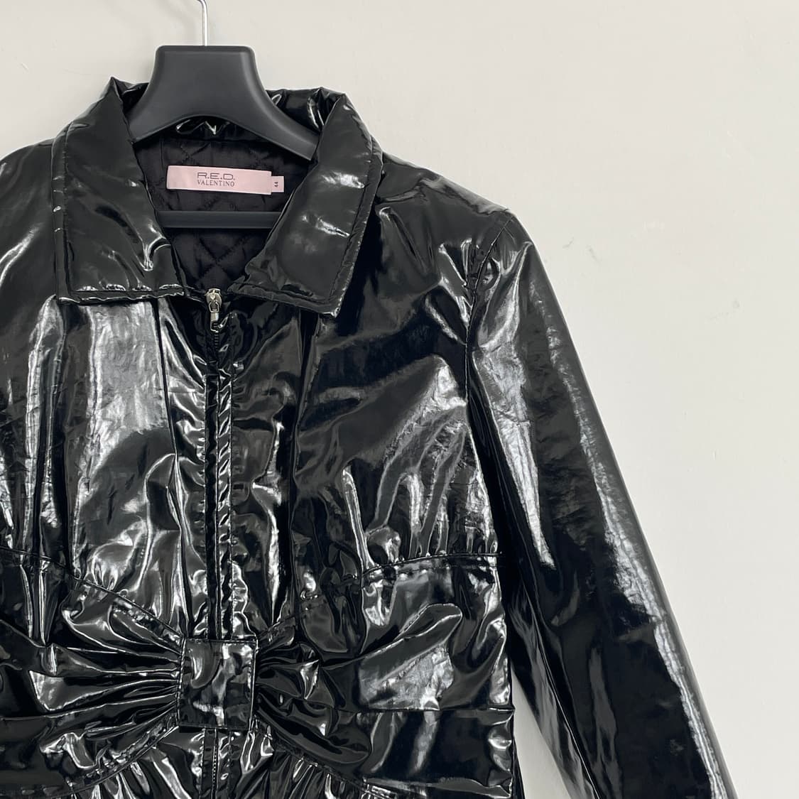 레드 발렌티노 유광 페이던트 블랙 자켓 상품이미지3