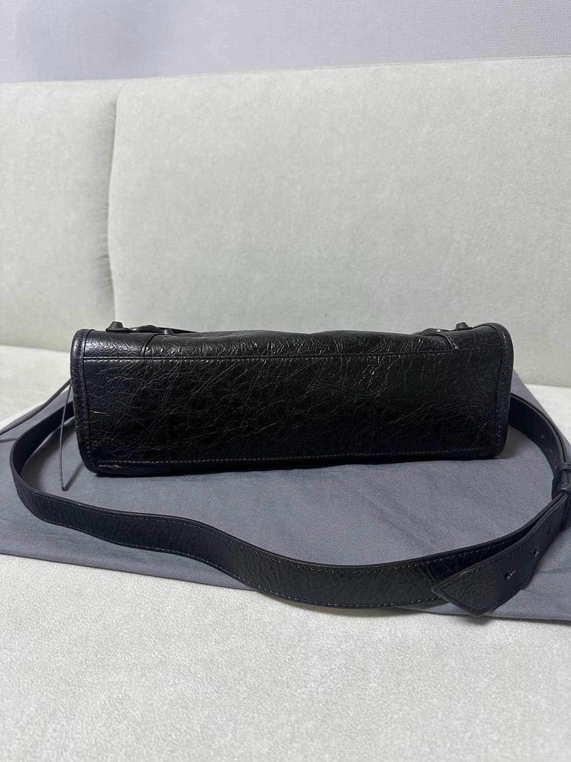 [새상품급 정품] 발렌시아가 르 시티 모터백 스몰 블랙 상품이미지3