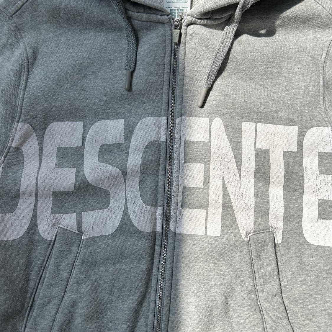 데상트 그레이 크롭 레터링 후드집업 상품이미지6