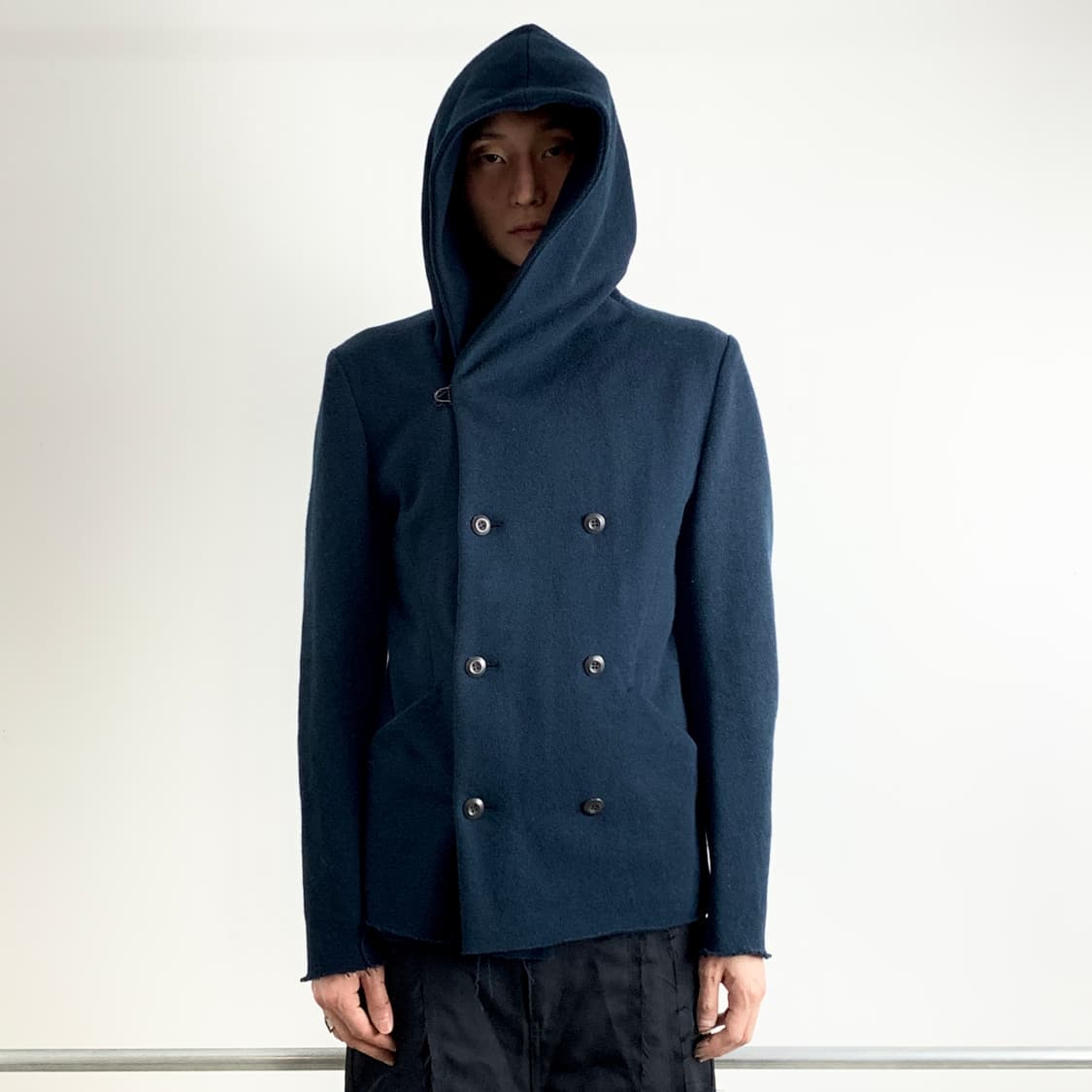 카즈유키 쿠마가이 어태치먼트 멜톤 빅 후드 더블 코트 상품이미지1
