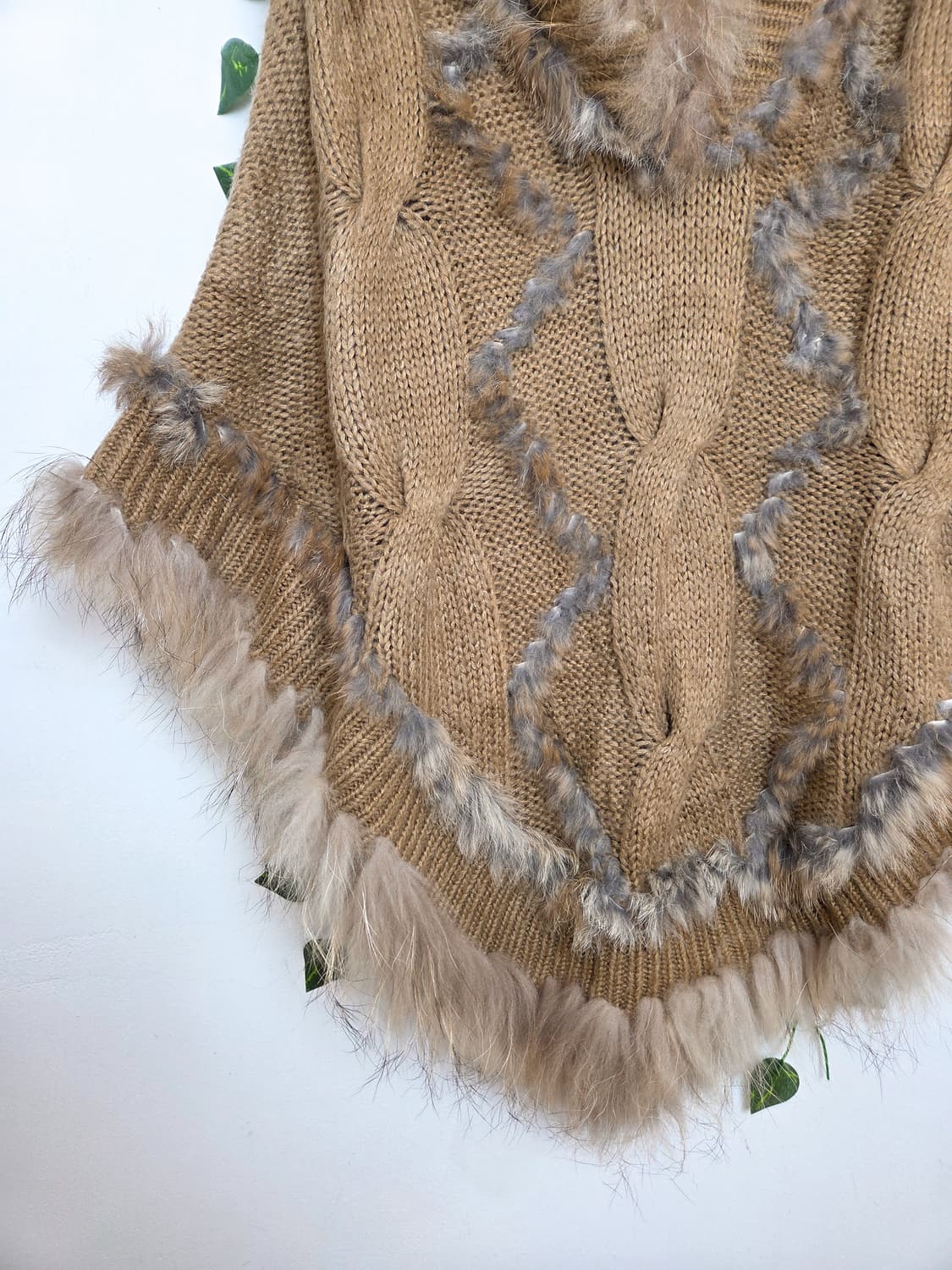 퍼 트리밍 케이프 니트 상품이미지3