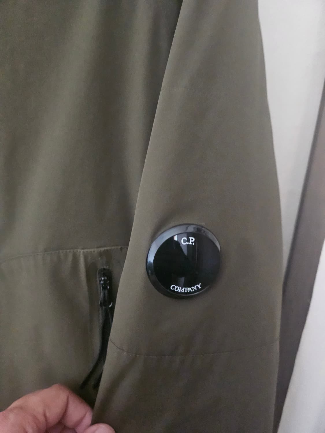 cp컴퍼니 경량패딩 올리브카키 52사이즈(105) 상품이미지3