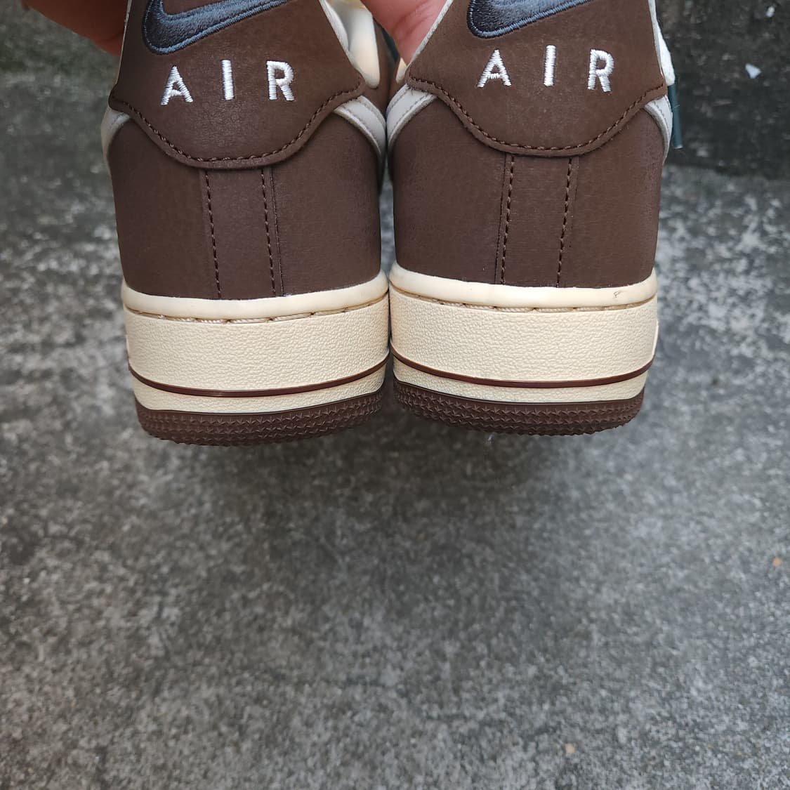 [260] 나이키 에어포스 1 '07 카카오 와우 코코넛 밀크 상품이미지5