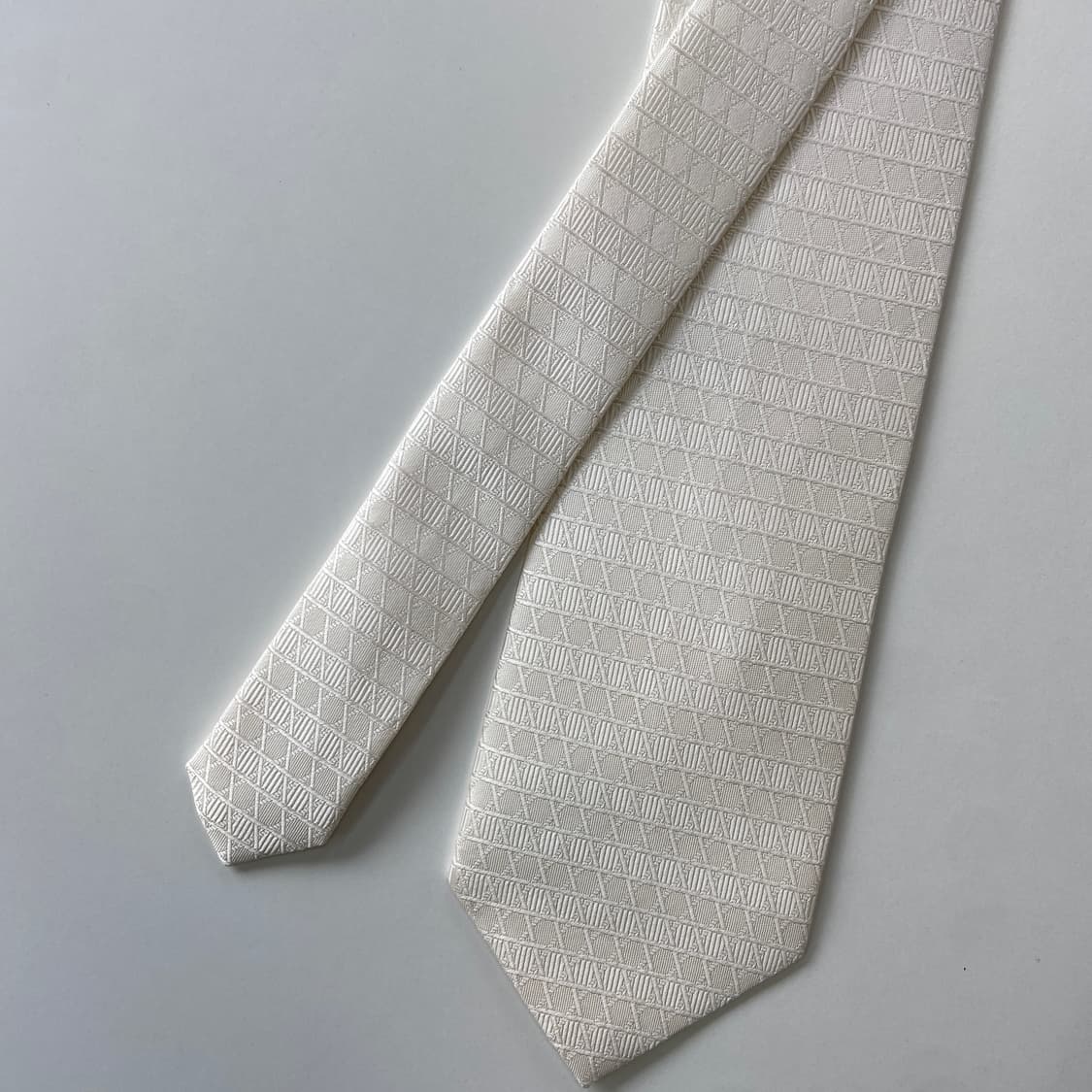 YSL 입생로랑  명품 정품 화이트 넥타이 상품이미지3