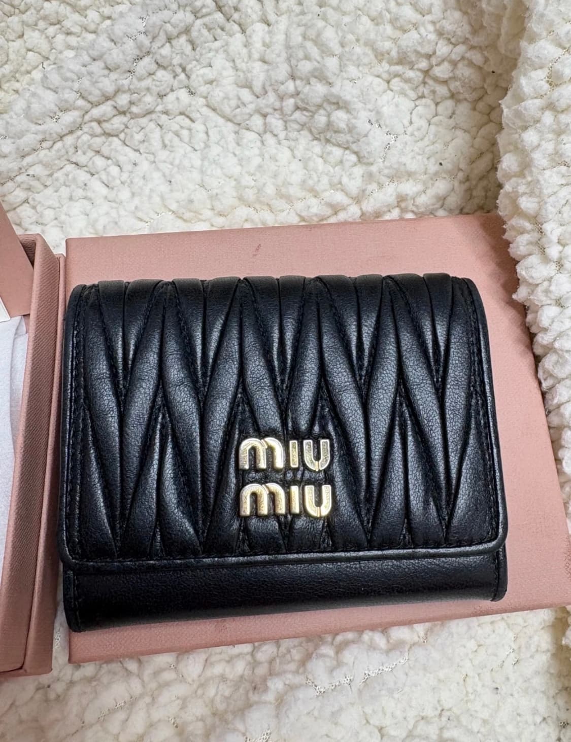 정품) 미우미우 마테라쎄 반지갑 블랙 상품이미지2