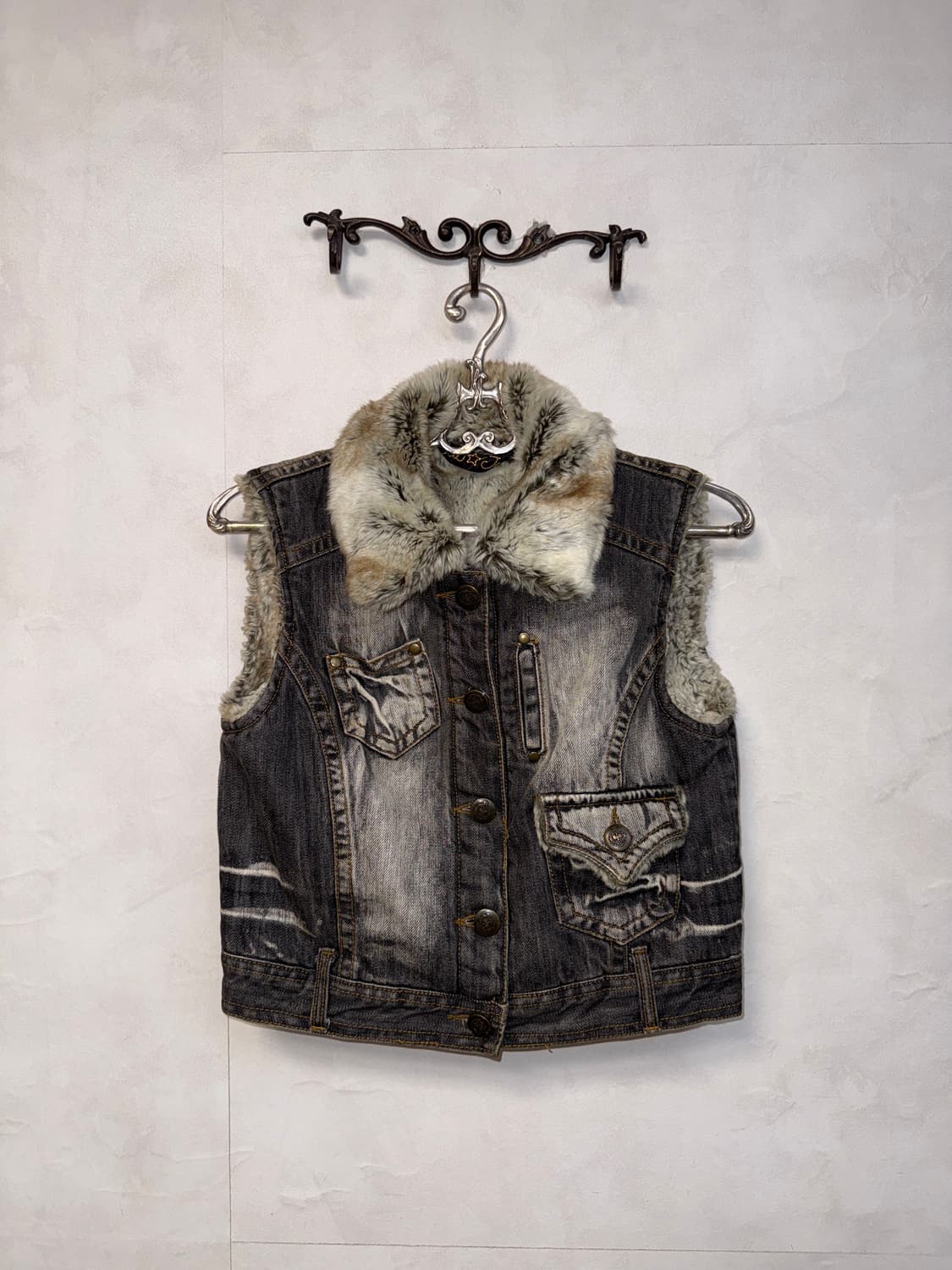 Washing gray denim button fur vest 상품이미지1