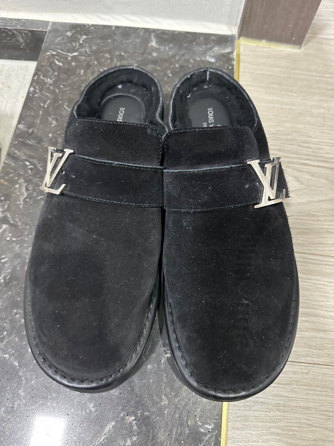 루이비통 남성 스웨이드 이지 뮬 슬리퍼 블랙 상품이미지2