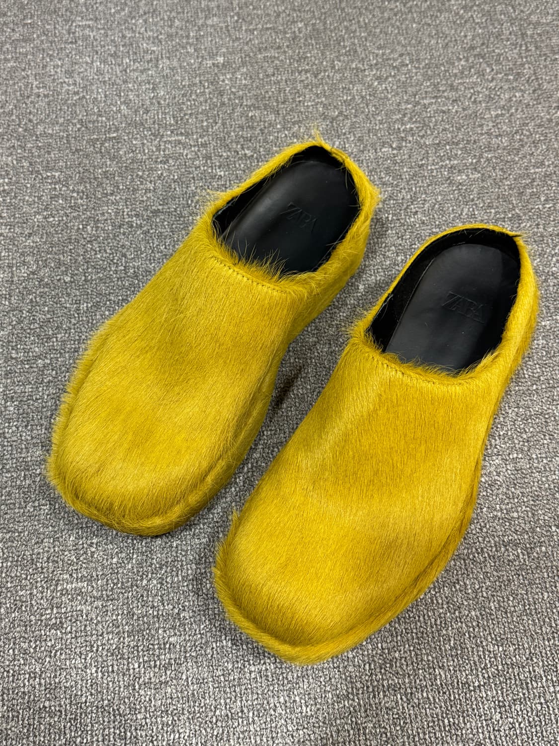 자라 아카이브 옐로우 퍼 롱 헤어 퍼스벳 슬립온 로퍼 44 상품이미지1