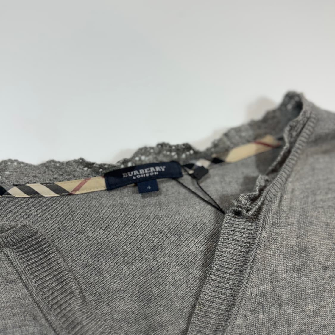 버버리 클래식 니트 가디건 그레이 상품이미지5