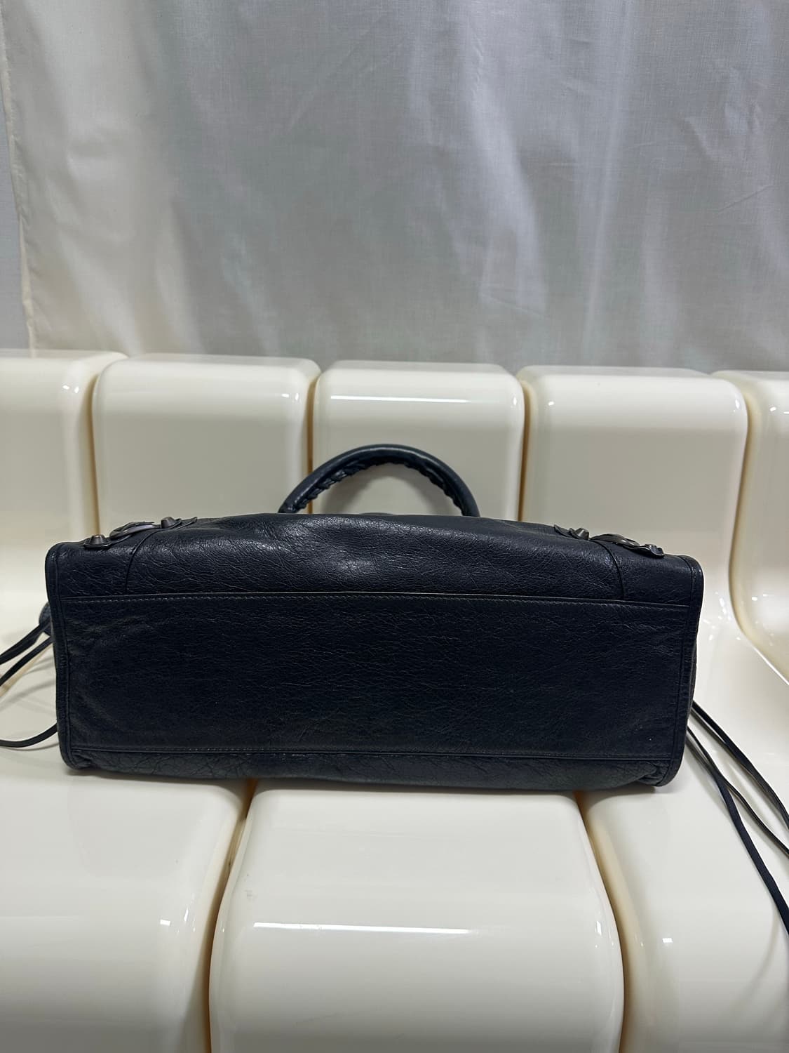 [A 정품] 발렌시아가 시티 모터백 미디움 블랙 상품이미지7